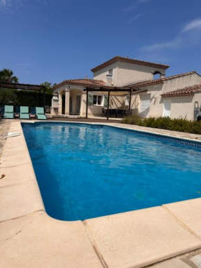 Inviting villa with pool near canal du midi